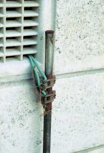 earthwire correctly connected earthing stake